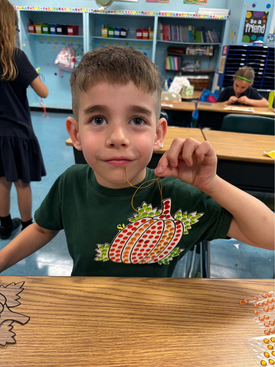 StPatsYorktown's tweet photo. Pumpkin gem art to welcome in the Fall! Today was the first day of our After-school Enrichment Craft Club and everyone enjoyed their Fall craft. #stpatspride #enrichment https://t.co/ICmlv8cCGl