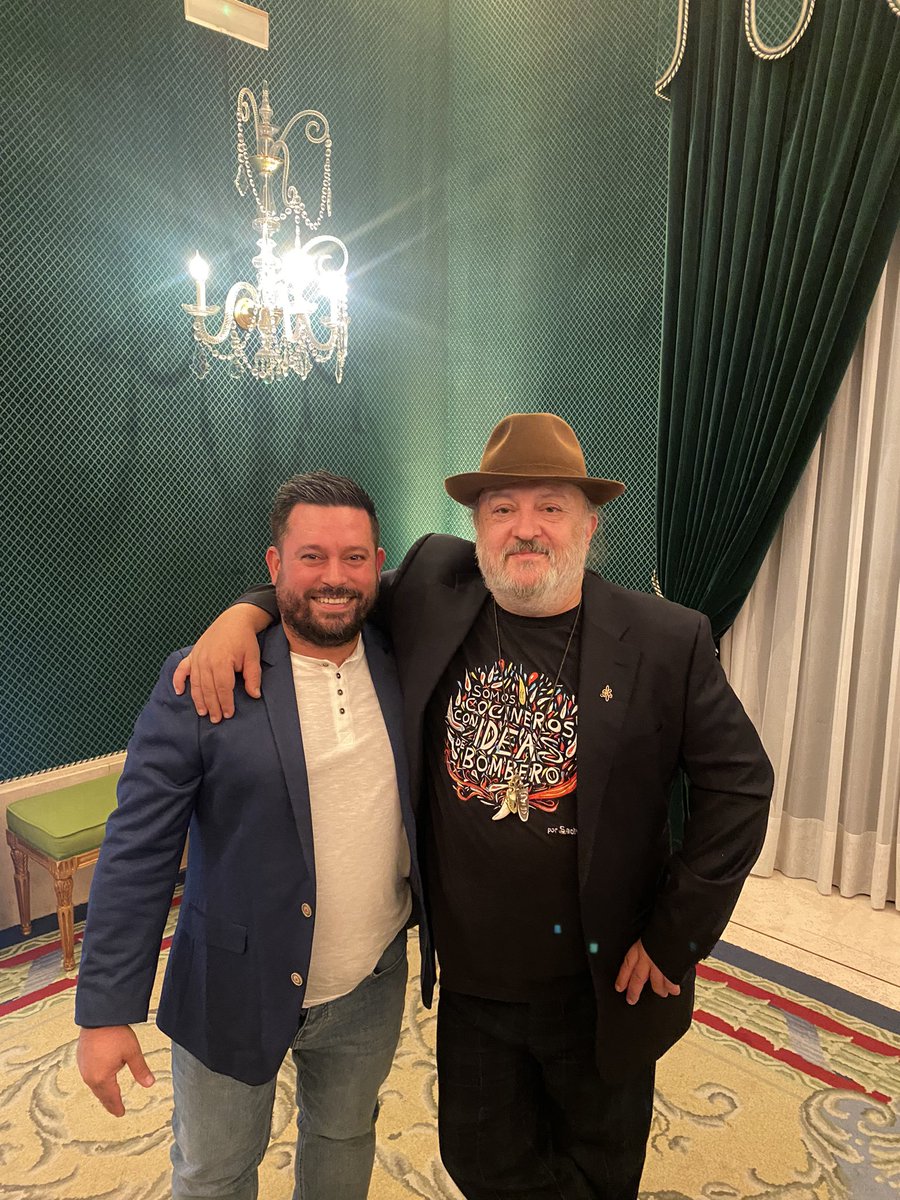 manu_utorres's tweet photo. Poco se ha hablado esta noche de que Sacha ha aparecido en americana y zapatos 🤷🏻‍♂️…
Una velada maravillosa en el #50aniversario de @RAGinforma https://t.co/ZaTMlSS0Zu