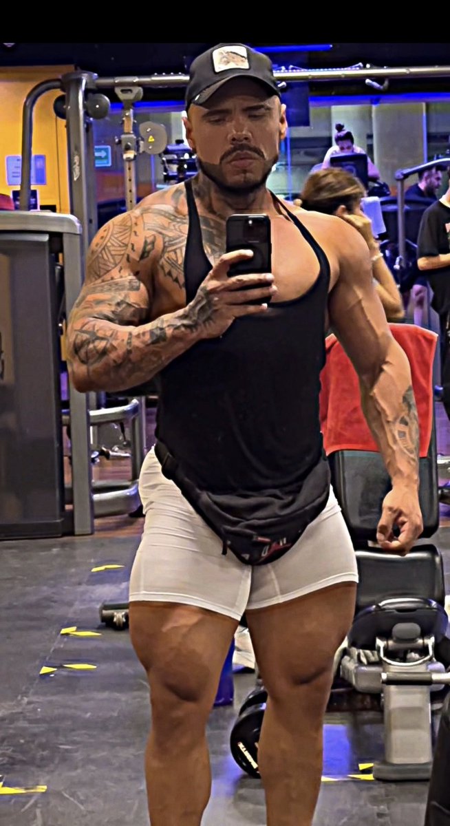 Empezando la semana 🔥 
#gym #gymlife #fitness  #FitnessGoals  #muscle