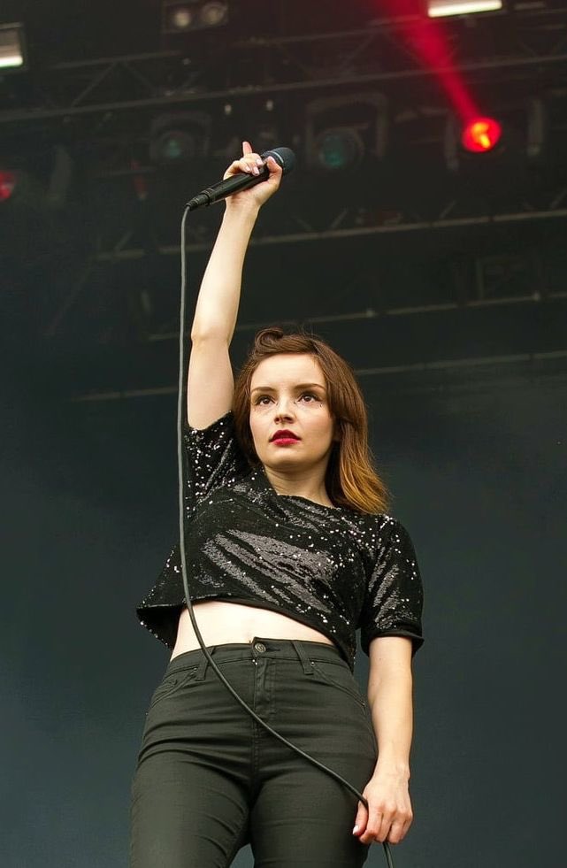 ChvrchesForever's tweet photo. #Chvrches #MayberryMonday 🖤 https://t.co/VDlzIFg9xR