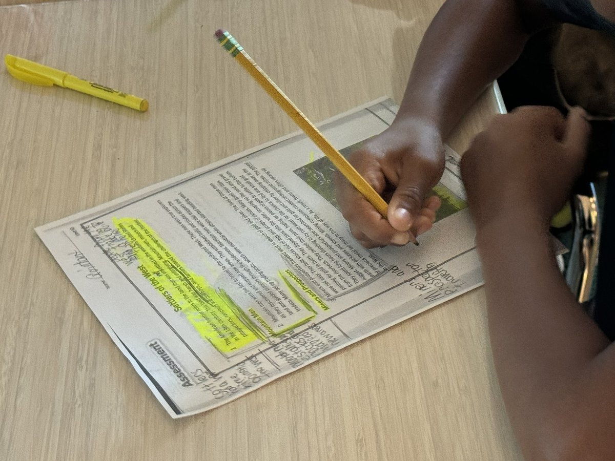 MrsWiatrek_FSES's tweet photo. Makes my heart so happy seeing kiddos annotating and analyzing on a Monday morning 🫶🏻 #theFSESway #todayincomal #togetherwecultivate https://t.co/9AOgepWfph