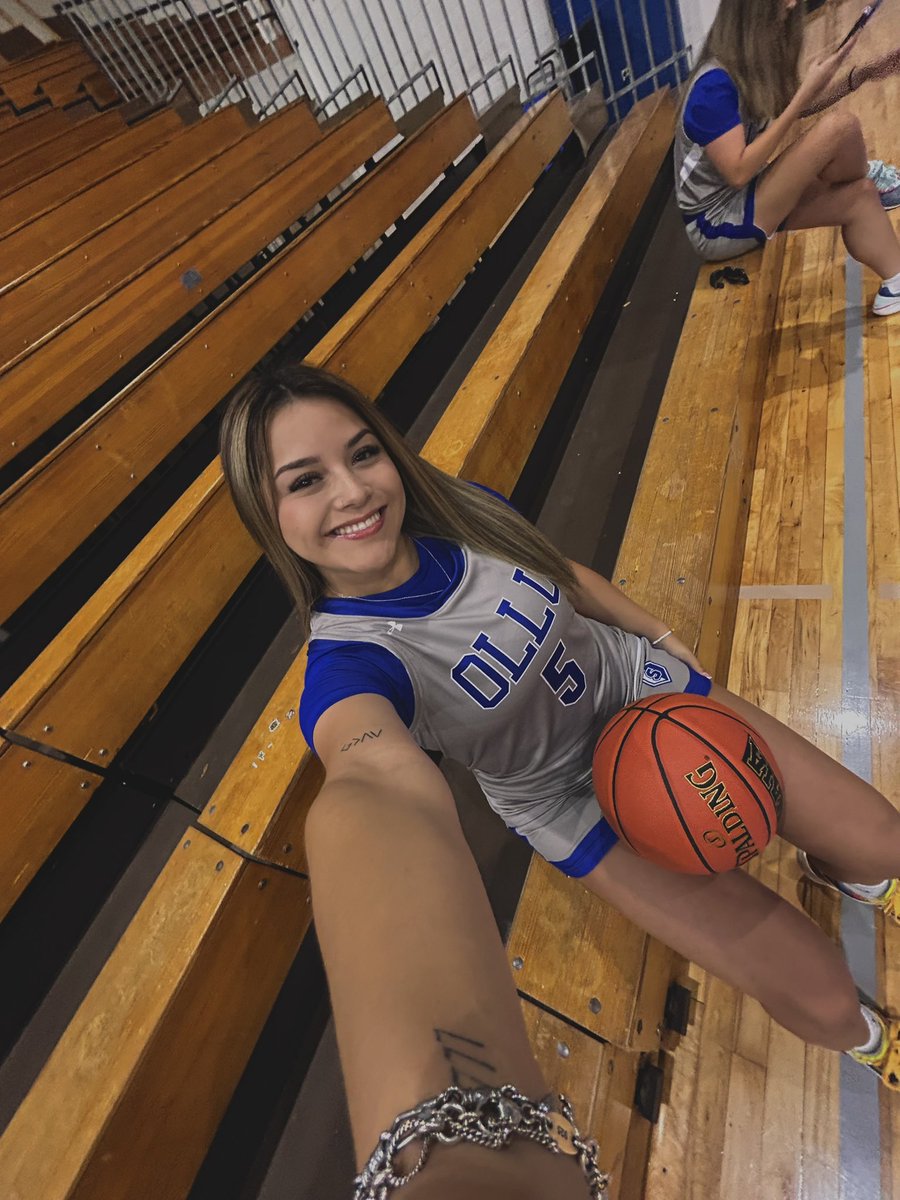 keyvaldezz's tweet photo. Doing what I love 🏀♥️ https://t.co/cs78I4ZFbT