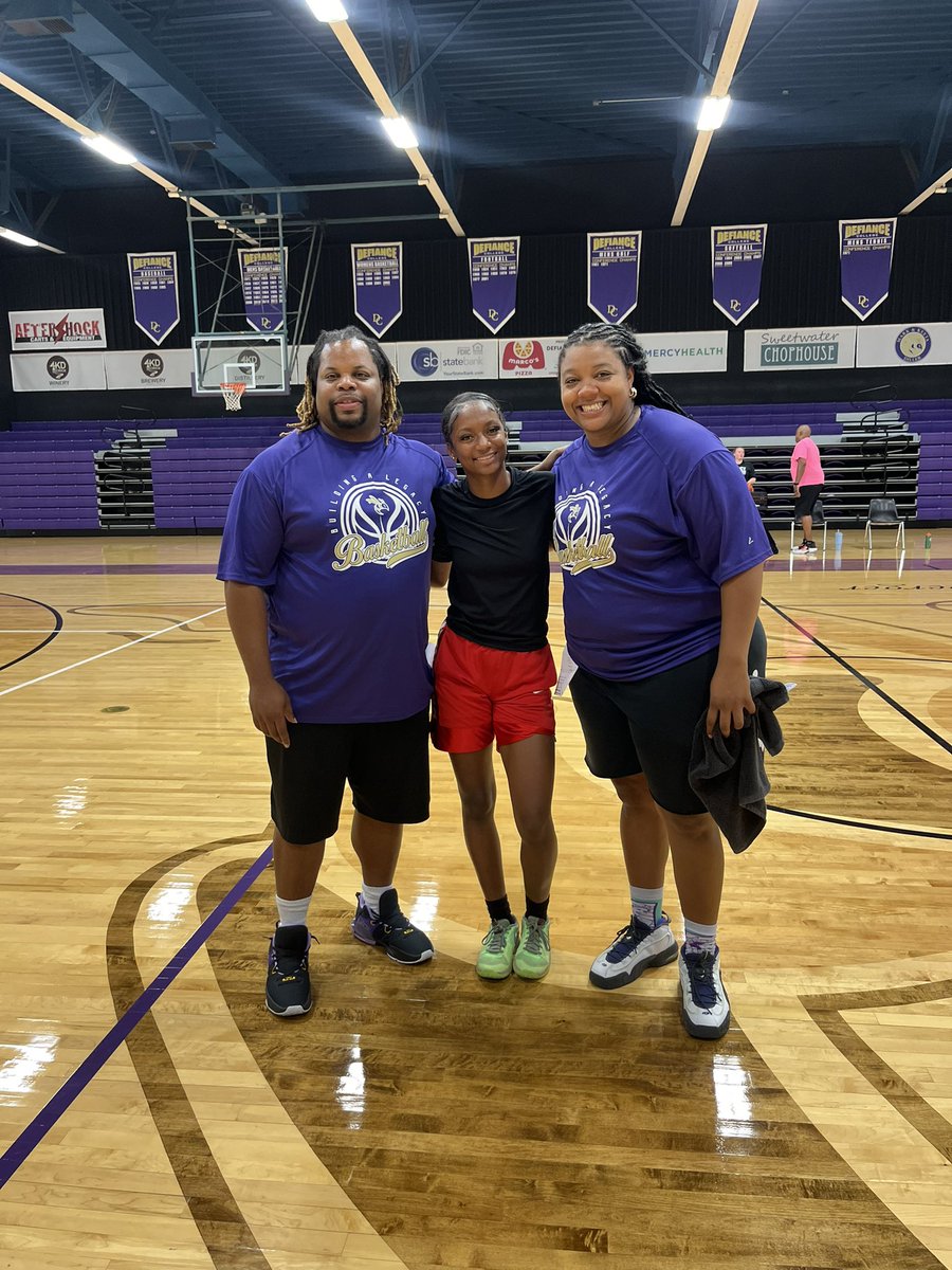 ihooppierc3's tweet photo. After a Great Elite Camp, I’m blessed to say that I have received a basketball scholarship offer from @DefiCollegeWBB . Thank you @CoachCPeay , Coach Price and Coach Romes for believing in me…! https://t.co/uKzrL9XsUJ