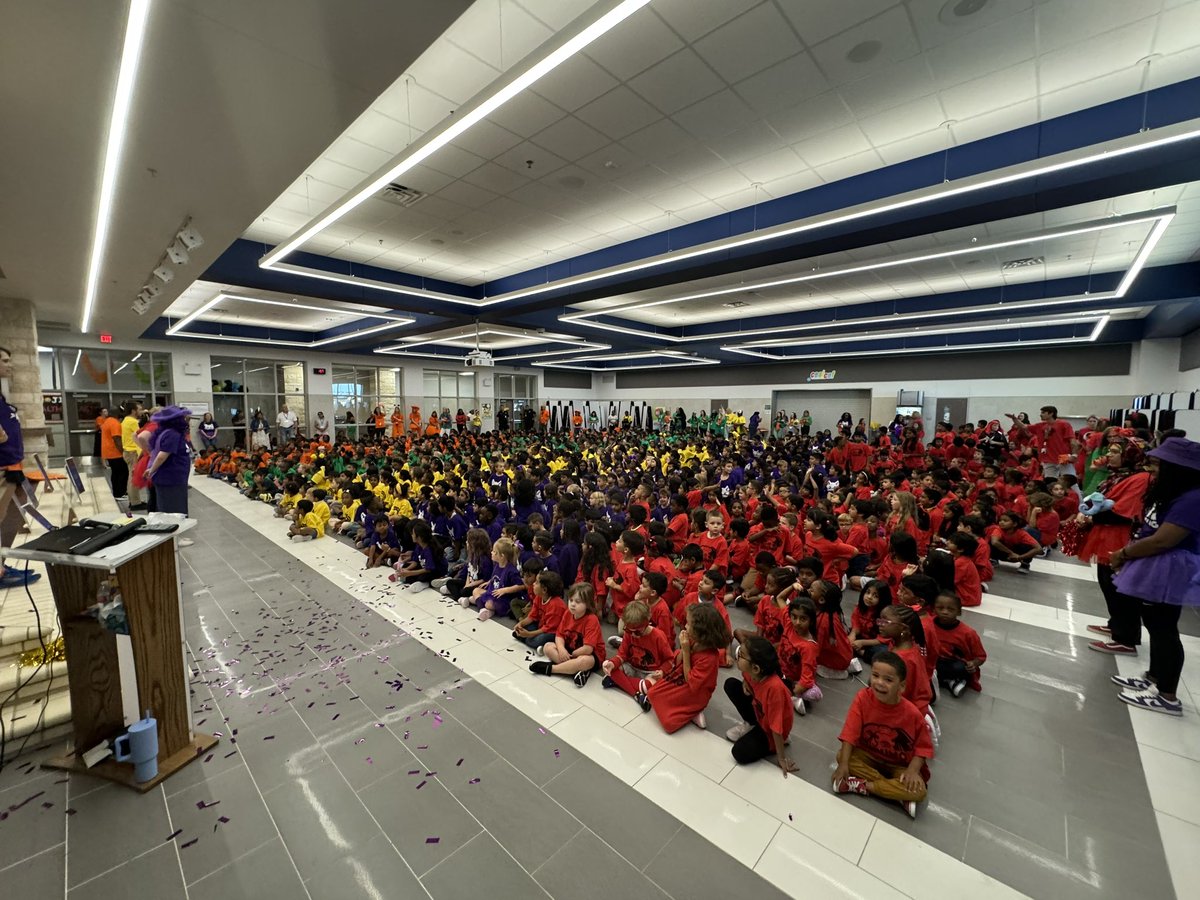 mrs_wolverton's tweet photo. Wow! What an amazing day! Thank to you the DCE PTO for the amazing shirts and APEX for such a fun fundraiser kickoff #ChristieNation #prosperproud #ProudPioneer #HouseSystem #HouseAssembly https://t.co/sDeYYqPu7I