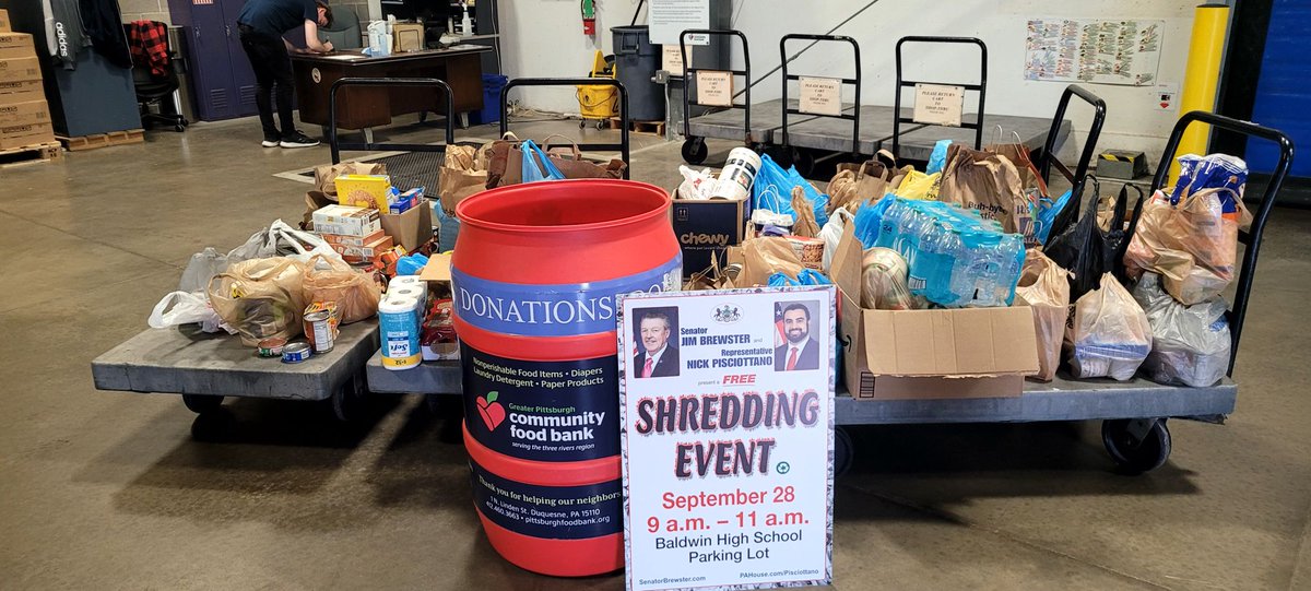 During our shredding event, @RepPisciottano and I collected 625 lbs of food donations from generous constituents for <a href="/PghFoodBank/">Greater Pittsburgh Community Food Bank</a>.
Today is the last day of #HungerActionMonth. September is ending, the work of combatting hunger is not.
Learn how to help➡️ buff.ly/4eqOuHS