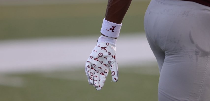 ChadSimmons (@chadsimmons_) on Twitter photo Fresh off the weekend visit to Tuscaloosa, 2026 4-star RB <a href="/JonazWalton/">Jonaz Walton</a> of <a href="/LIONSTRONGFB/">Central Football</a> is wearing Alabama gloves and wristbands tonight.
on3.com/db/jonaz-walto… Fresh off the weekend visit to Tuscaloosa, 2026 4-star RB <a href="/JonazWalton/">Jonaz Walton</a> of <a href="/LIONSTRONGFB/">Central Football</a> is wearing Alabama gloves and wristbands tonight.
on3.com/db/jonaz-walto…