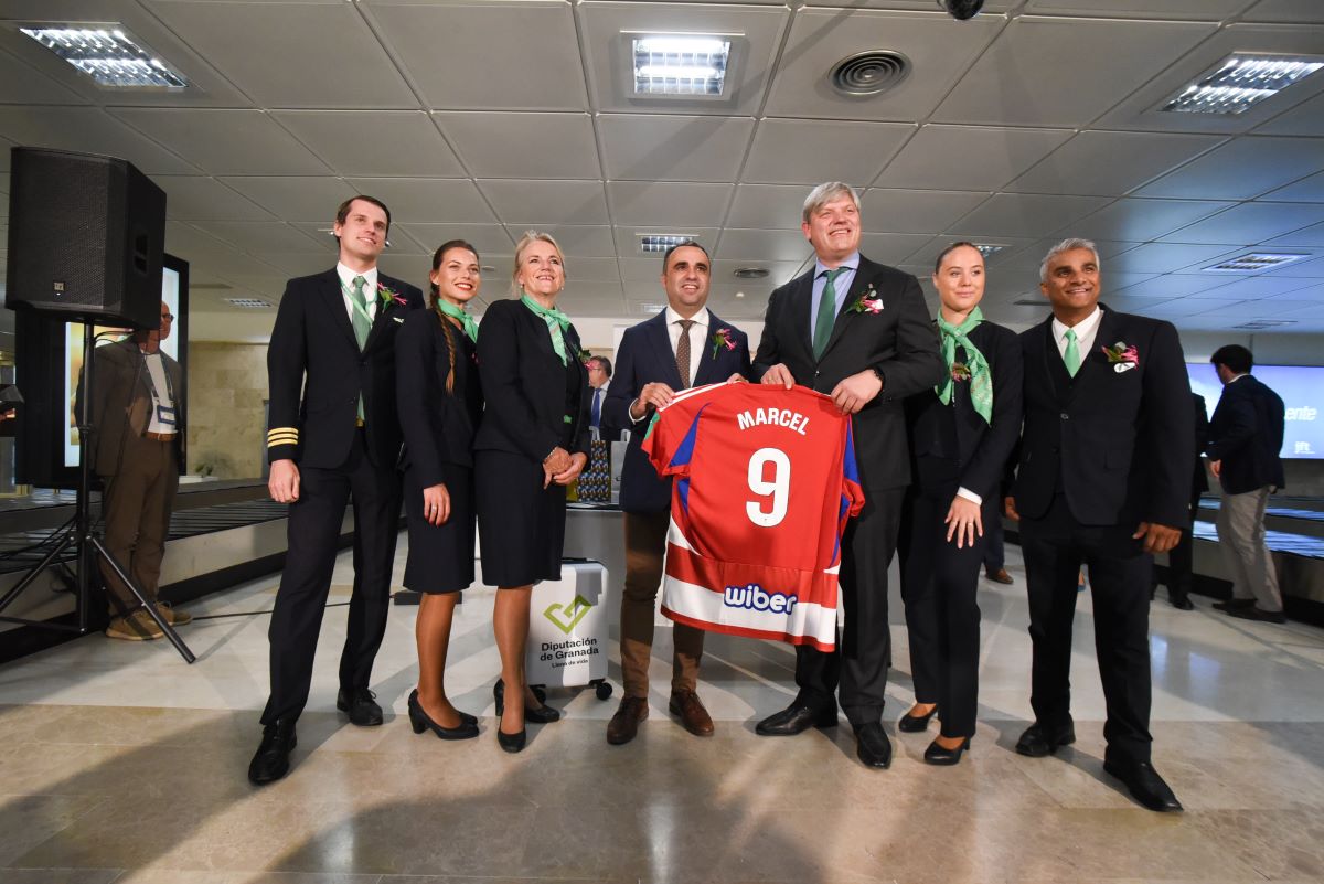Motril__Digital's tweet photo. Inaugurada la nueva conexión aérea entre Ámsterdam y Granada

https://t.co/WX1uSCPVgV https://t.co/T0bP8LgJCQ