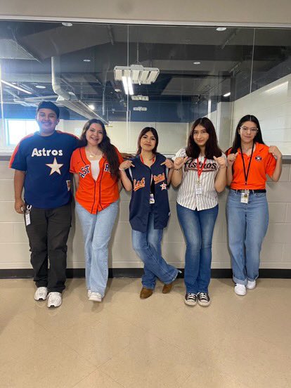 blansonstuco's tweet photo. Bringing the heat for Hispanic Heritage Spirit Week 😼 Proudly repping our team and culture!⚾️ @BlansonCTEHS #HispanicHeritageMonth #Jersey #StuCO #blanson #BlansonCTE #Astros https://t.co/CNcaqh9nGw