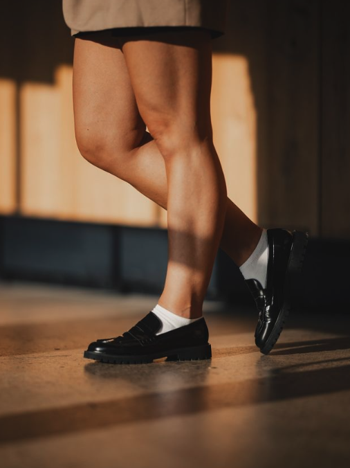 ThursdayBootCo's tweet image. 🍂 I see you October 🍂

@thursdays has got me covered for that fall aesthetic 🫶🏻

📸 @sergeychikdima

#fallfashion #fallshoes #fallshopping #thursdays

#Fashionreview #outfitreview #fashiondiaries #fashiontips #fashioninspiration #femalefashion #fashiontrends @thursdayboots