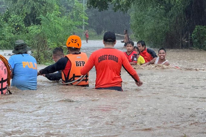 firehorse249791's tweet photo. Typhoon Krathon: Taiwan braces for powerful storm after rainfall in Philippines https://t.co/v6BLbEnzNQ #ClimateCrisis #SevereWeather #Storm #Flood #Typhoon #Krathon #CapeEluanbi #Kaohsiung #Maolin #Namasia #Taiwan #Philippines https://t.co/0d6u88jilA