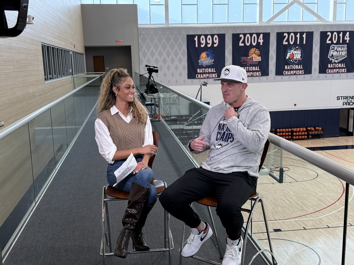 Kay_Breezy22's tweet photo. I wish more people could sit in on @UConnHuskies HC Dan Hurley’s practices, grab their popcorn and witness the intensity and passion that goes into each day. 

NEXT LEVEL. Thank you for that experience. 

Can’t wait to cover their HOF opener on Oct. 14, vs. URI at Mohegan Sun! https://t.co/RksqAmKuHk