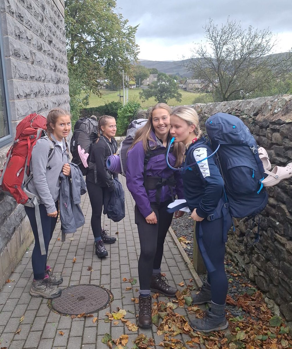 Carus House (@carus_sedbergh) on Twitter photo Darcie, Bella, Amรฉlie & Martha setting off towards Windermere for their silver <a href="/DofE/">The Duke of Edinburghโs Award</a> โฆ mixed forecast ! ๐โค๏ธ๐ค๐จ๏ธ๐จ๐ฆ๏ธโ๏ธ Darcie, Bella, Amรฉlie & Martha setting off towards Windermere for their silver <a href="/DofE/">The Duke of Edinburghโs Award</a> โฆ mixed forecast ! ๐โค๏ธ๐ค๐จ๏ธ๐จ๐ฆ๏ธโ๏ธ