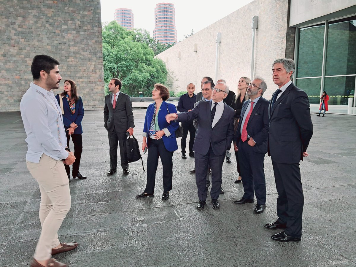 mne_pt's tweet photo. Visita do MNE @PauloRangel_pt ao Museu Nacional de Antropologia 🇲🇽 acompanhado pelo SE do Turismo, sublinhando que “conhecemos um país pela sua história, cultura e antropologia. Sem conhecermos o passado, jamais poderemos trilhar um caminho de futuro em conjunto”. https://t.co/DcJYh2uwn5