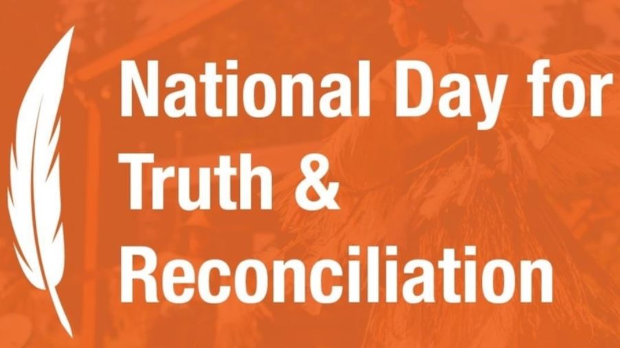 PrairieBus's tweet photo. National Day for Truth and Reconciliation honours the children who never returned home and the survivors of Canada's residential school system, as well as their families and communities. 

Learn more: ▶️ https://t.co/taeVA3EEhm or 🖱️https://t.co/1QKmTX01N6. https://t.co/aEIqbPdvmc