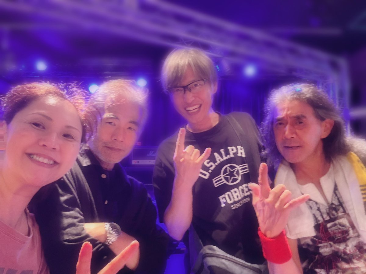 GolgolMiya's tweet photo. #NIGHTLESS CITY

田口さんの🎹音作りがVOWWOWだった‼️

2台🎹持ってきたかったそうですがマリアナカフェは エレベーターが無いので断念💦

差入れが美味しい尽くし🥰
@INO_Drums  さん ご馳走様でした

告知を見て来てくださった男性の方🙇‍♀️山盛りの551🙏
(｣⸝⸝⸝•Ｏ•⸝⸝⸝)」ある時!!過ぎꉂꉂ📣 https://t.co/oAvarqfeeO