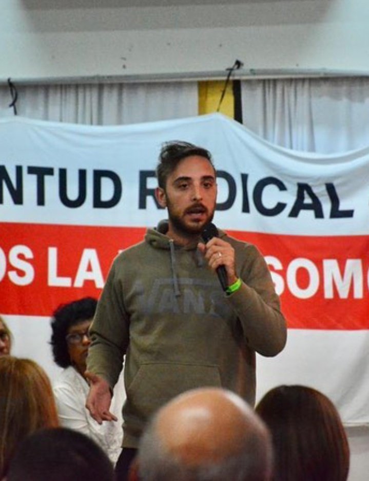RadicaldeIllia's tweet image. 🚨LA PICÓ EL NUEVO PRESIDENTE DE LA JR CORDOBA🚨

La primera frase de su discurso fue: "Que alguien le pase la ubicación a Picat que parece que se perdió"

Hay pase de factura de los jóvenes por el voto del diputado en contra del presupuesto universitario y jubilados.