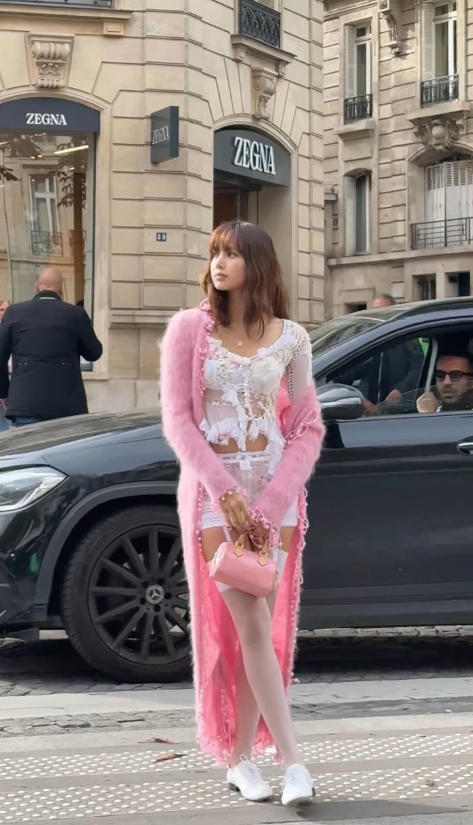 คือสวยจนคนขับรถผ่านยังต้องชายตามองอ่ะ😹