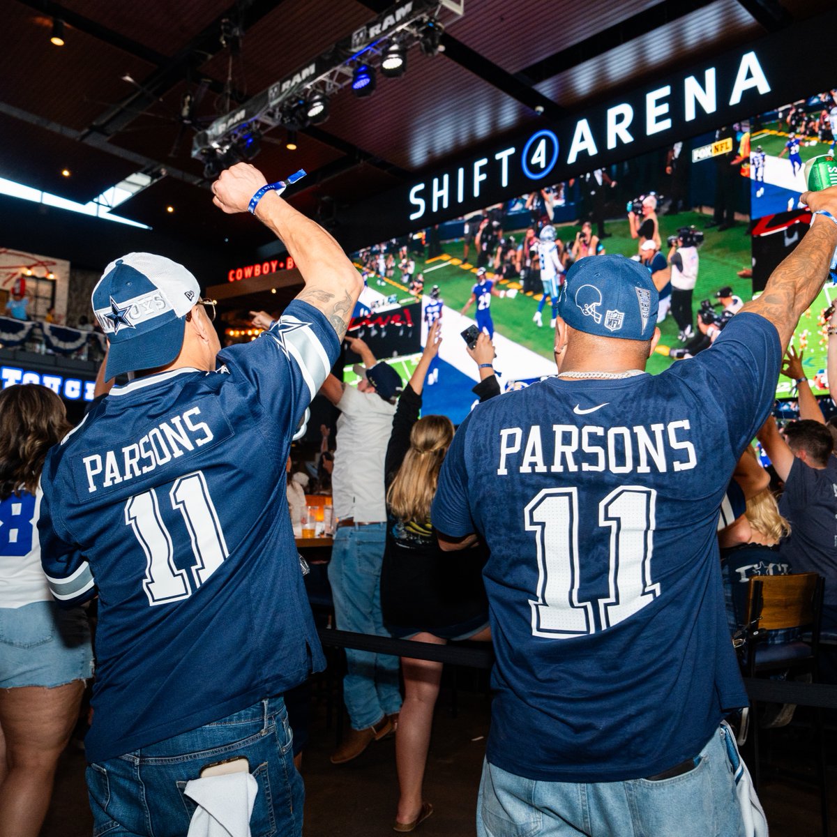 Football season is in full swing! 🏈
Dallas vs. Pittsburgh this Sunday is calling your name...

Free entry, free parking, open to all ages! 🤩

🔗Click here to make your table reservation in front of our 100ft. screen NOW before they're gone: bit.ly/3N8ne5e
