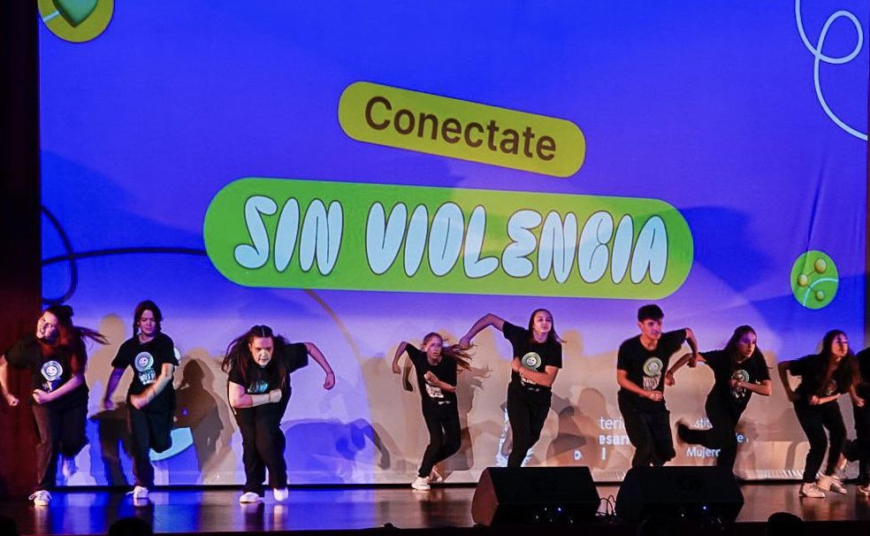 GSilvera06's tweet photo. Hoy en el cierre de la 9na edición de #NovizagosLibredeViolencia los estudiantes del CEA 183 Nelson Mandela @UTU_Uruguay dijeron presente una vez más. 
#EducacionPublica🇺🇾 https://t.co/ctjcPVYVMh