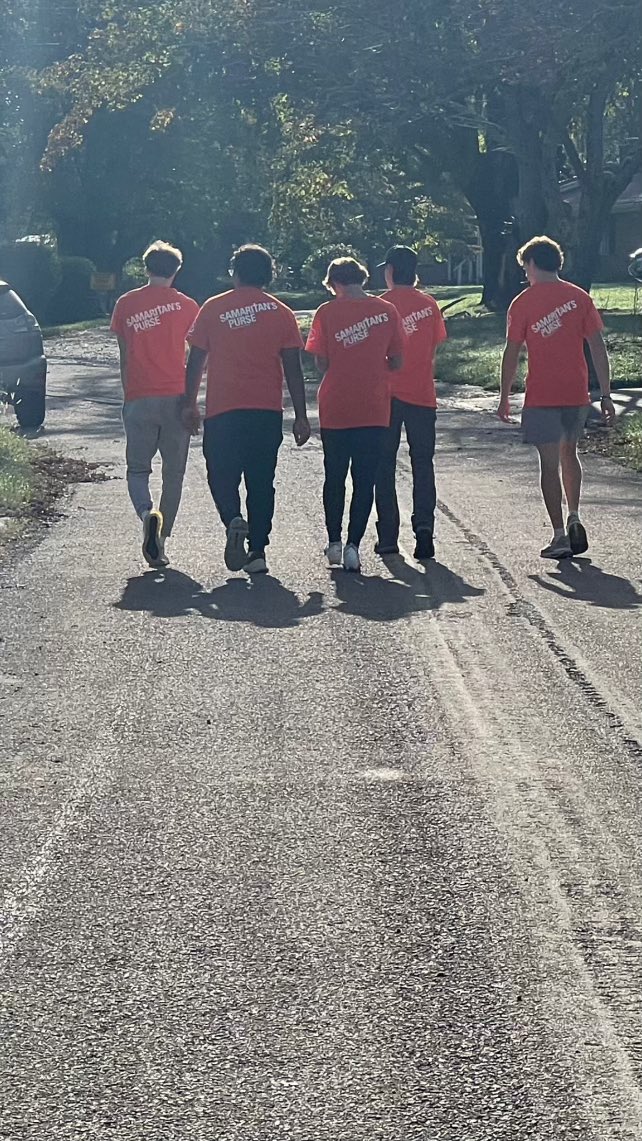 Jacksonclove3's tweet photo. Very thankful to be able to help out the people in need. Please pray for the people in Watauga county. If you are able, please come to alliance Bible Fellowship tomorrow at 7 AM. God is Good. @EvanBurroughs13 @CadeKeller5 @MatthewLeon24 @Kcarter888 @StevenCFL1 https://t.co/wk57mUN7w9