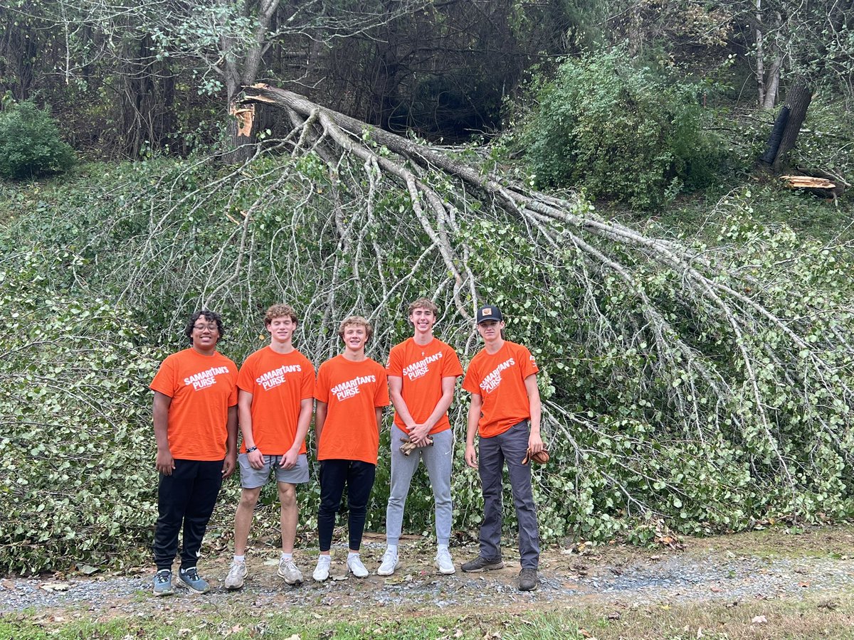 Jacksonclove3's tweet photo. Very thankful to be able to help out the people in need. Please pray for the people in Watauga county. If you are able, please come to alliance Bible Fellowship tomorrow at 7 AM. God is Good. @EvanBurroughs13 @CadeKeller5 @MatthewLeon24 @Kcarter888 @StevenCFL1 https://t.co/wk57mUN7w9