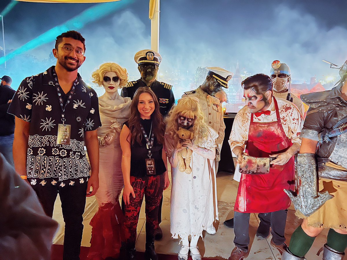 Such a blast last night hanging with my ghoul friends at #darkharbor #qmdarkharbor #Halloween2024 #scary