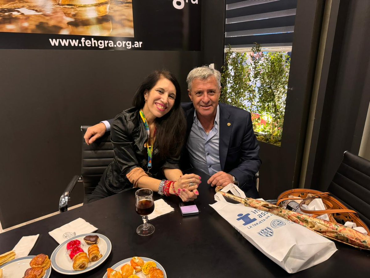 AliciaBesada's tweet photo. Gracias !!! @CLAUDIOAGUILAR 
Vice Presidente @fehgra 
X recibirnos y mandar buena onda a su amigo @OscarGhezzi. 
@laughezzi @EnTurBA @eugeniawehbe @NgaTurismo @KPerticone @camisuarezBA https://t.co/XkT8E1ymHa