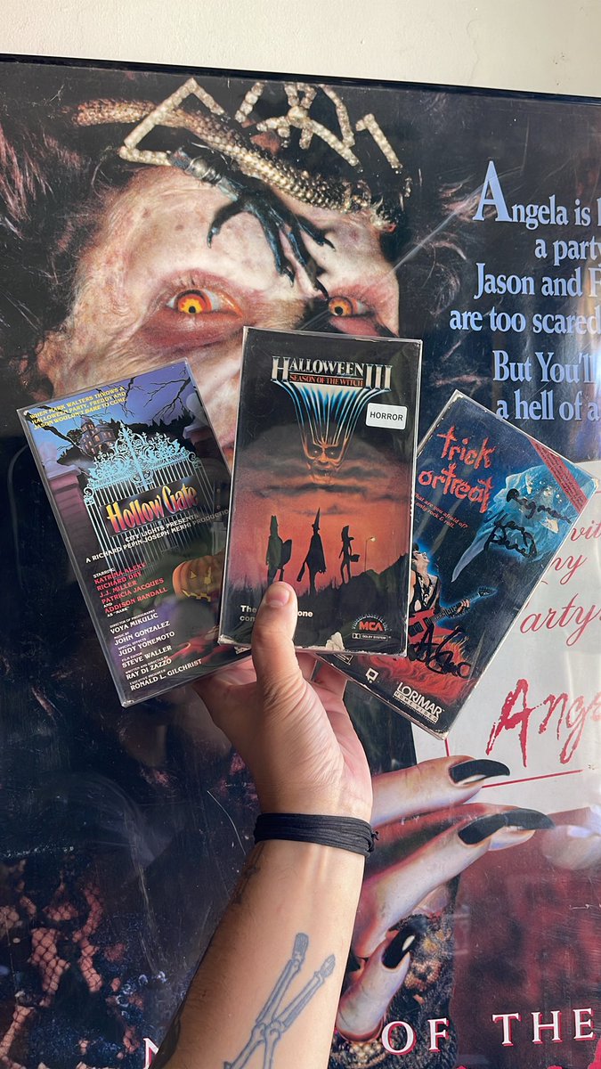 billyxeye's tweet photo. Day 30 of #vhseptember - It’s almost Time Kids -
Last entry and had to go with some fun ones. Trick Or Treat is signed by Ragman(mark price) and Charles Martin Smith(director) when I went to a screening/Q&A and met them in 2018(?)
Can’t believe I did 30 days of posts. https://t.co/cHDCFmMSzK