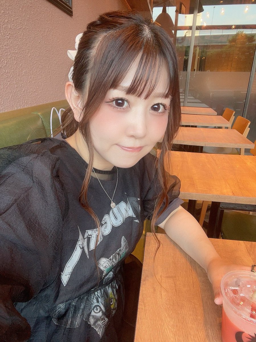 vo_mikuru's tweet photo. もう10月って本当ですか。
おはようございます！元気です！

#1日1みくる https://t.co/VdEwXQg3nY