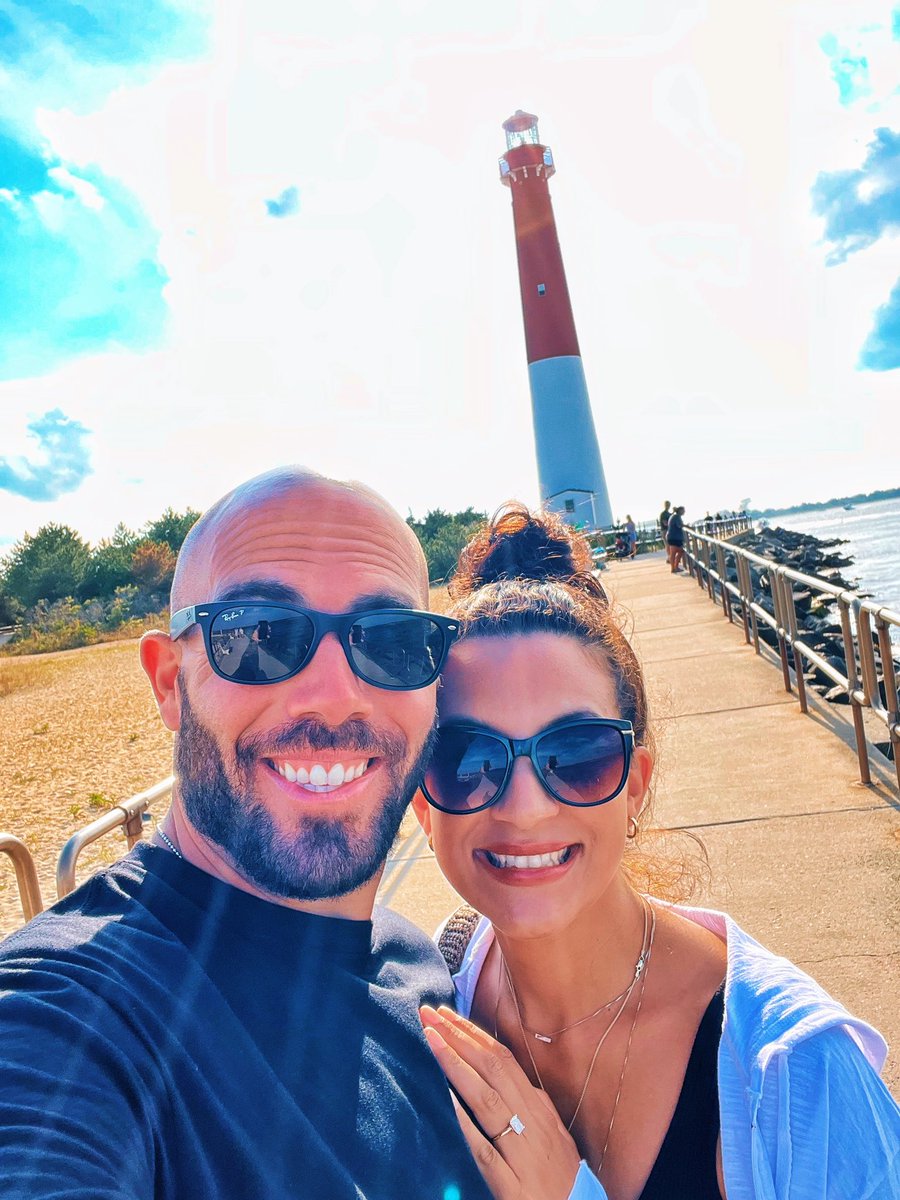 ᴉllǝsoɹ qoɹ tweet media