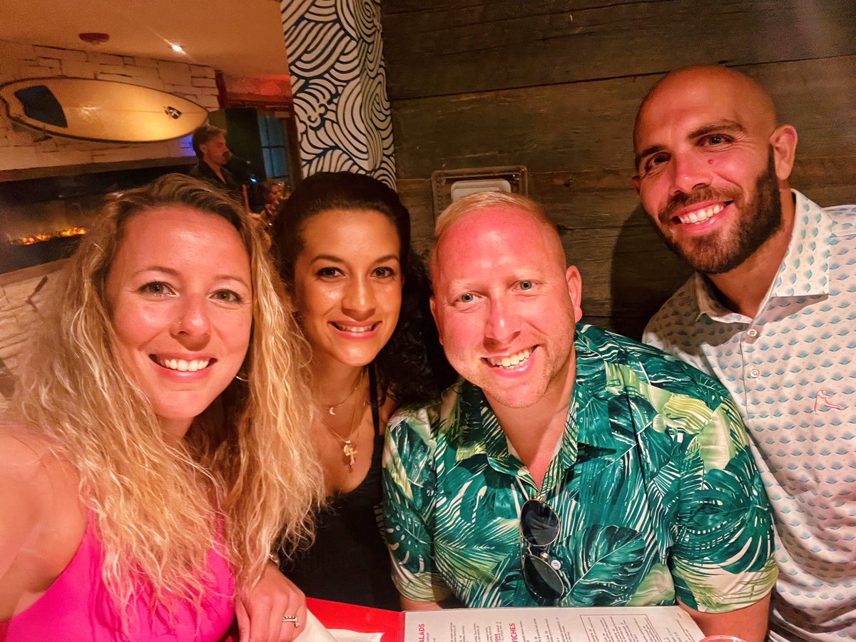 ᴉllǝsoɹ qoɹ tweet media