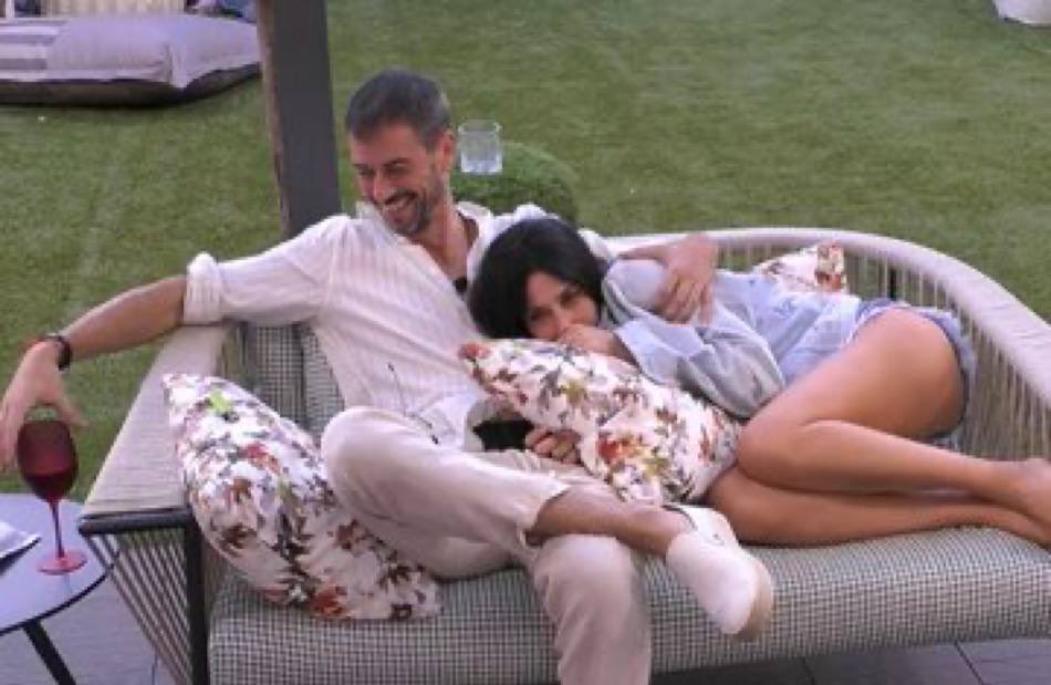 pmontero_16's tweet photo. “Perché non siamo rimasti ed hanno vinto i rimpianti”

#GrandeFratello #iamanda #amago 

(Amanda e Iago sempre nei nostri cuori) https://t.co/m3wVSisjmz