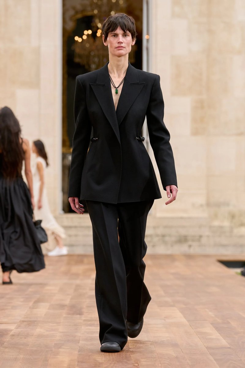 dysfashional's tweet image. It's all about the jacket...Gabriella Hearst S/S 2025 #RTWSS25 Trousers #NOTSOMUCH #PFWSS25 #RTWSS25 #GabrielaHearst