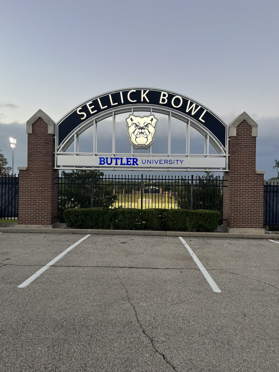 HawkeyeMommeye's tweet photo. Not a bad place for her last home game #CollegeClubSports #GradYear #AHawkeyeAtButler https://t.co/V6g7JNmrsc
