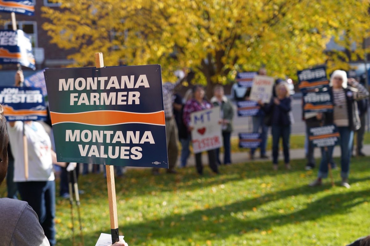 mo_robz's tweet image. Hype for @jontester ahead of the #mtsen debate 🤙🤙🤙 Team Tester is out in force!