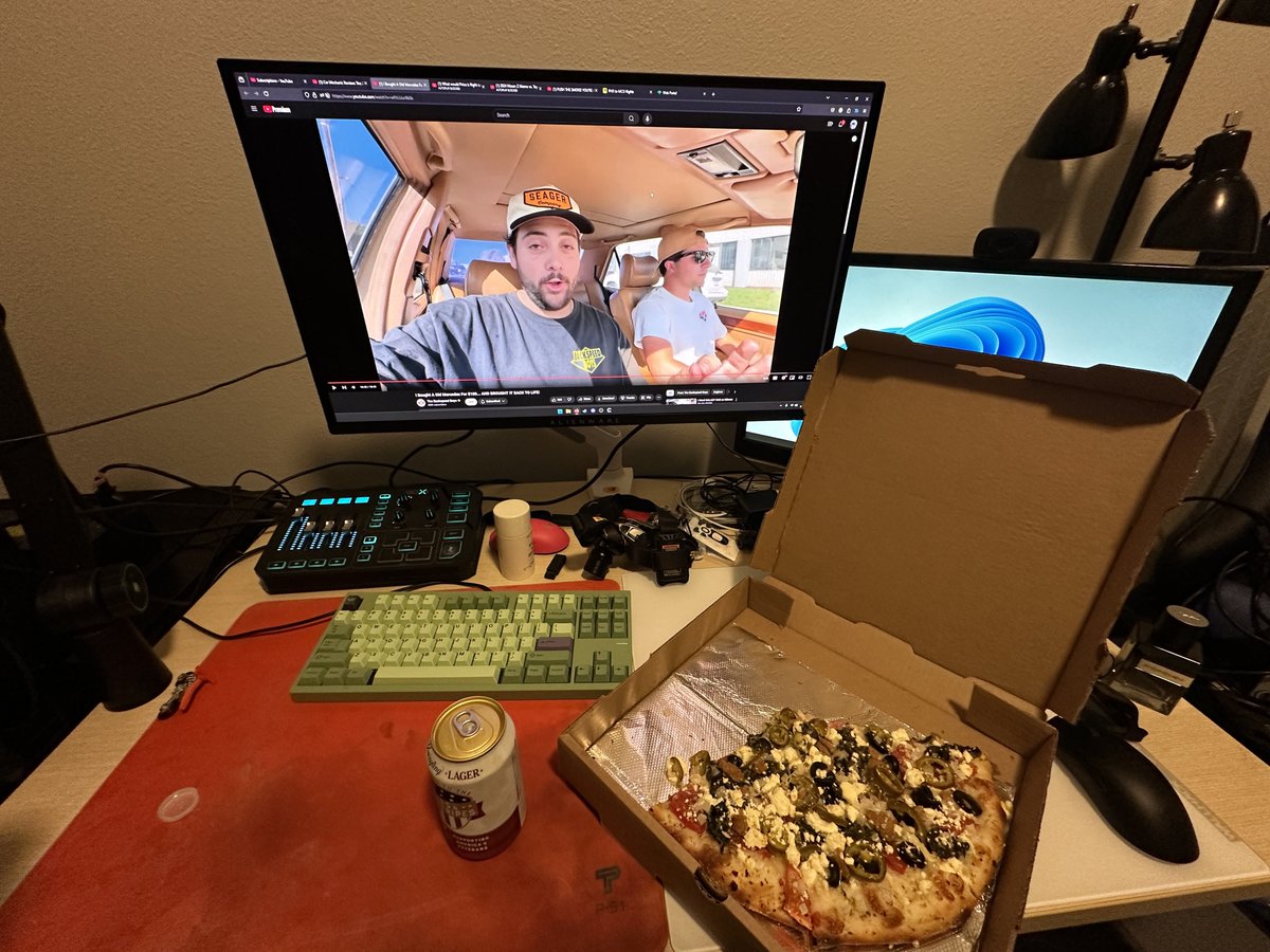 FJXSU's tweet photo. Please donβt make me get a job https://t.co/NcJsK0N0bl