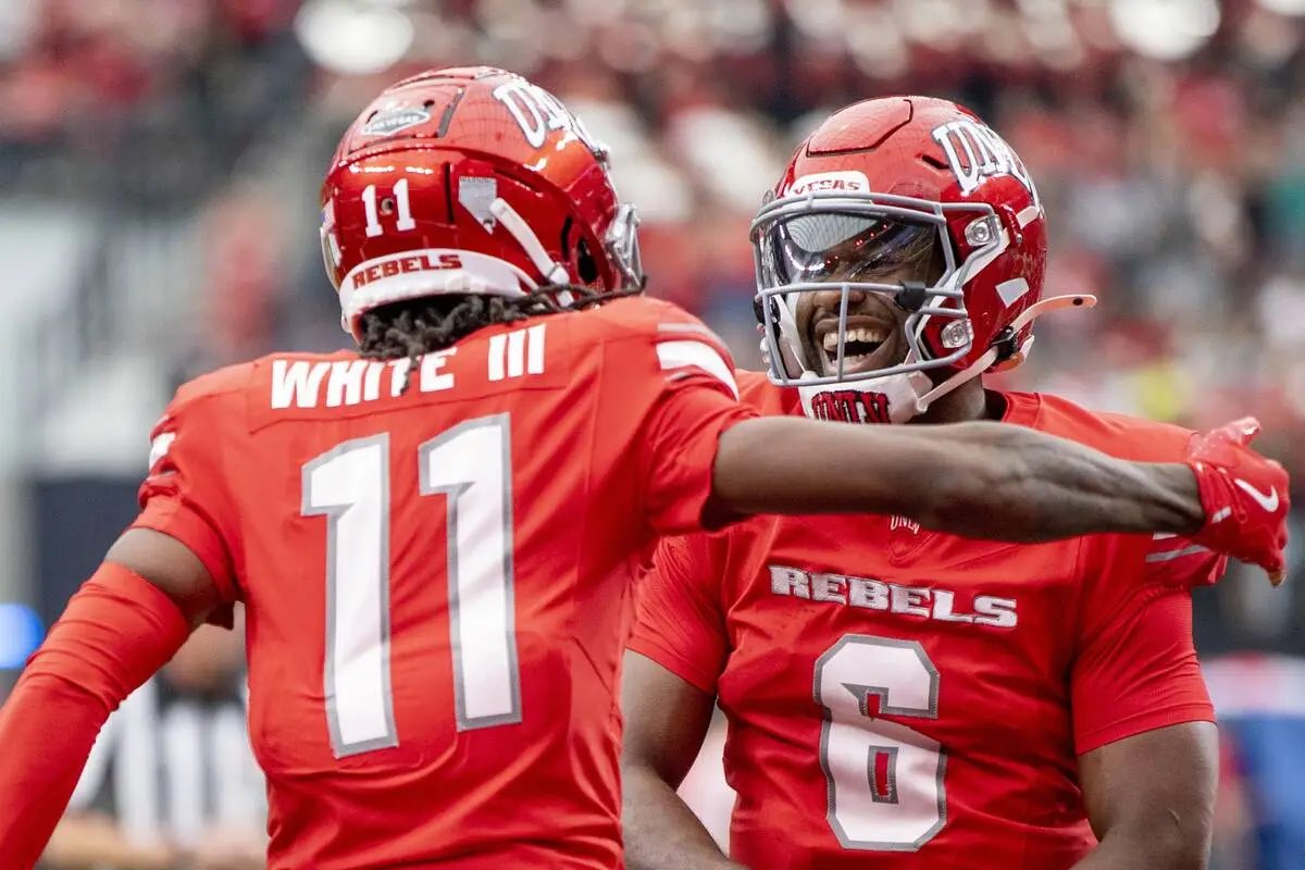 Wow!! Extremely Blessed to receive my 1st D1 offer to University of Nevada, Las Vegas
<a href="/bradodom/">Coach B.O.</a> <a href="/BrennanMarion4/">Coach Marion</a> <a href="/unlvfootball/">UNLV Football</a> <a href="/GregBiggins/">Greg Biggins</a> <a href="/adamgorney/">Adam Gorney</a> <a href="/ChadSimmons_/">ChadSimmons</a> <a href="/Zack_Poff_MP/">Zack Poff</a> <a href="/CoachCeeDaGr8/">Coach Cee</a>