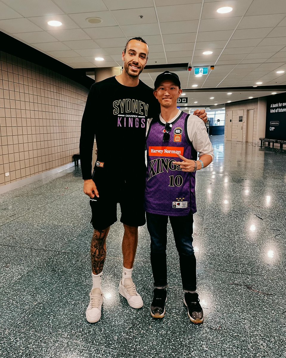 Shoutout to our Kings member Ryota Lida, who travelled all the way from Japan to watch his favourite player Xavier Cooks and the team at Qudos Bank Arena on Sunday 💜💛

#TakeTheThrone