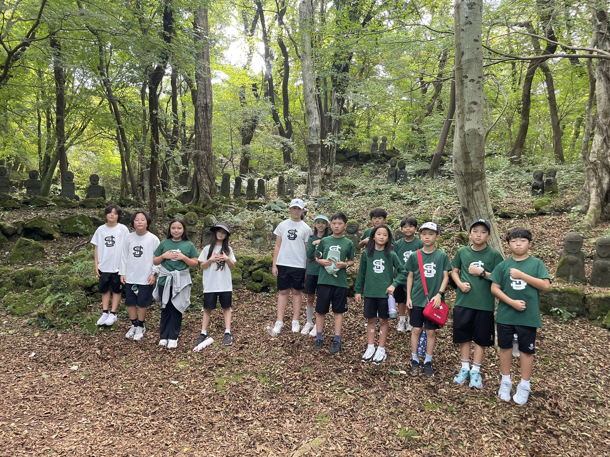 davidmrive's tweet image. Grade 4 field trip to Jeju Stone Park! Local history and technology. Forest walks. Museum exploration of Jeju’s formation and geological changes over time. Rock on! #science #inquiry 🌋🪨🌳 @SJA_Jeju @mrseanandersen