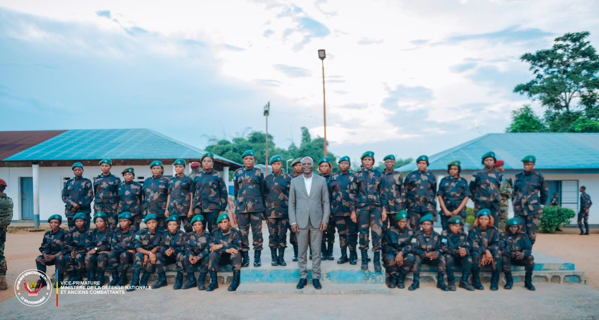 sergesindani01's tweet photo. 🔴#RDC Le VPM de la Défense poursuit son périple à #Kisangani où il a visité le centre d'entraînement Ltn-Gen #BAHUMA.
Ici, @GuyKabombo a participé au briefing organisé par le commandement. Ensuite, il a visité le Bataillon Canine #FARDC, où les chiens-soldats sont entraînés. https://t.co/VQlmSkEz73