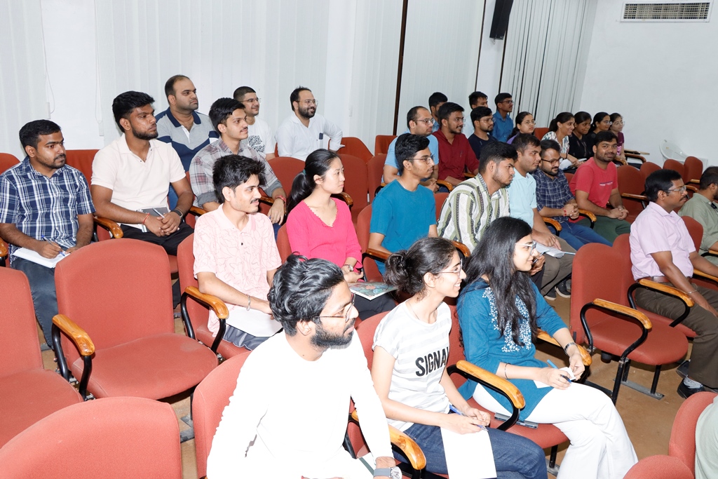 NIPER_SAS_NAGAR's tweet photo. #GuestLectures
On 27th September, 2024 guest lectures delivered by Dr. B N Srikumar and Prof. Rajinkant Mishra. Dr B N Srikumar from @NIMHANS_BLR, who talked on the topic “GluN2B containing NMDARs: A Tale of Two Roles - From Synaptic Plasticity to Treating Depressive Disorders" https://t.co/X5jI8IIuve