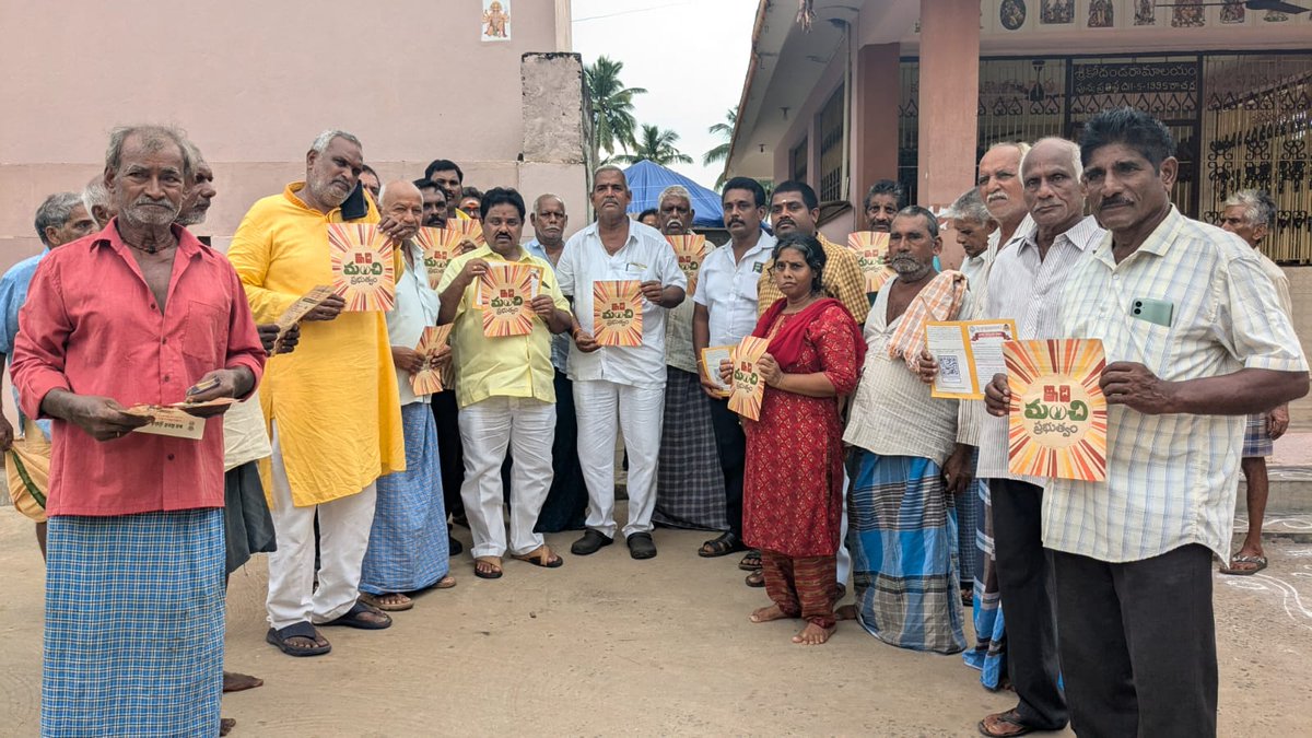 ValavalaBabji's tweet photo. ఈ రోజు తాడేపల్లిగూడెం పెంటపాడు మండలం వల్లూరిపల్లి, రాచర్ల, గ్రామాలలో ఎన్టీఆర్ భరోసా సామాజిక పింఛన్ల పంపిణీ కార్యక్రమంలో లబ్ధిదారులకు పింఛన్ అందజేయడం జరిగింది.
#PensionsPandugalnAP #NTRBharosaPension #TDPForWelfare #PensionScheme https://t.co/rgA3NmNLKf