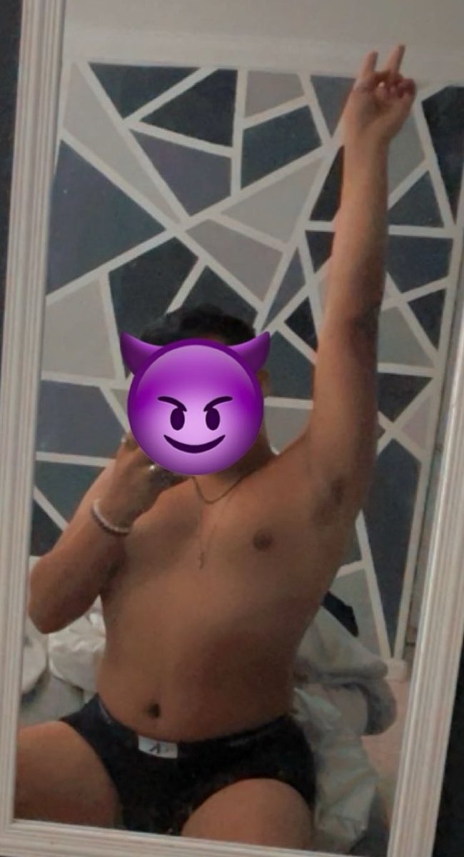 bratbttm's tweet photo. Im backk 🩵🤍🩵
•he/him 
       •      24 
•Gay 🏳️‍🌈
•Sub ⬇️ https://t.co/275HUf9CTr