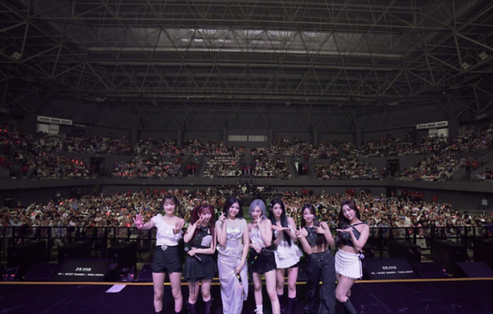 tang__kira's tweet photo. Secret Number telah menyelesaikan konser mereka di Indonesia.

Selama 2 jam 30 menit, lebih dari setlist yang telah disediakan, mereka perform berbagai encore. Sebelum ada video message dari fans Indonesia yang ditampilkan tanpa sepengetahuan member.

https://t.co/zylY1eSpNG https://t.co/eufYfGjNll