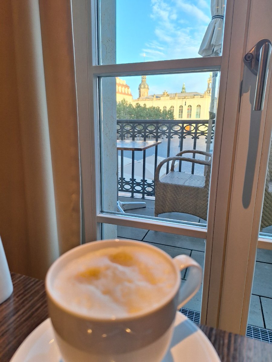 It is international coffee day!!!! 
😍☕️
Wherever you are, whatever you are doing, enjoy yours! 
#ScienceFuel