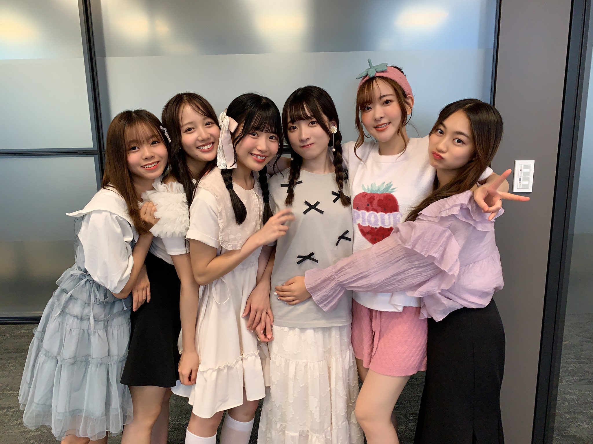 22/7 ナナブンノニジュウニ 「YESとNOの間に」新衣装 ブロマイド 22/7 (ナナブンノニジュウニ) 13thニューシングル『YESとNOの間