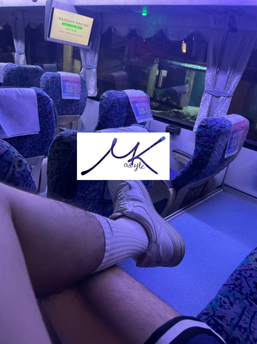 一直期待在搭車的時候
有狗奴同車
坐在旁邊
一邊清潔主人鞋襪
一邊被調教至下車

狗奴呢？？？
你在哪？？？