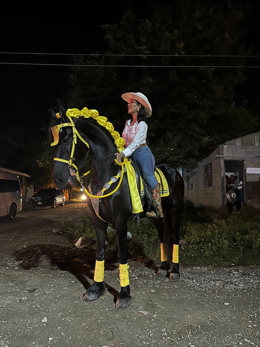 skharolyna's tweet photo. La + feliz fui yo! 🥰🐎 
#ferinpro https://t.co/BIBfqAKiJY