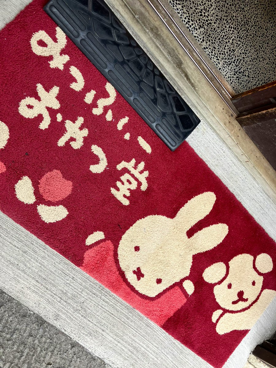 Gifu_Yururi's tweet photo. 友人が久々に高山に連れて行ってくれて、みっふぃーおやつ堂に立ち寄りました✨
美味しそうなお菓子や、オシャレな和雑貨がたくさんで、そのどれもがミッフィー🐇🍘🌸
可愛らしくて癒されました🥰 https://t.co/BGQoVk0CNv