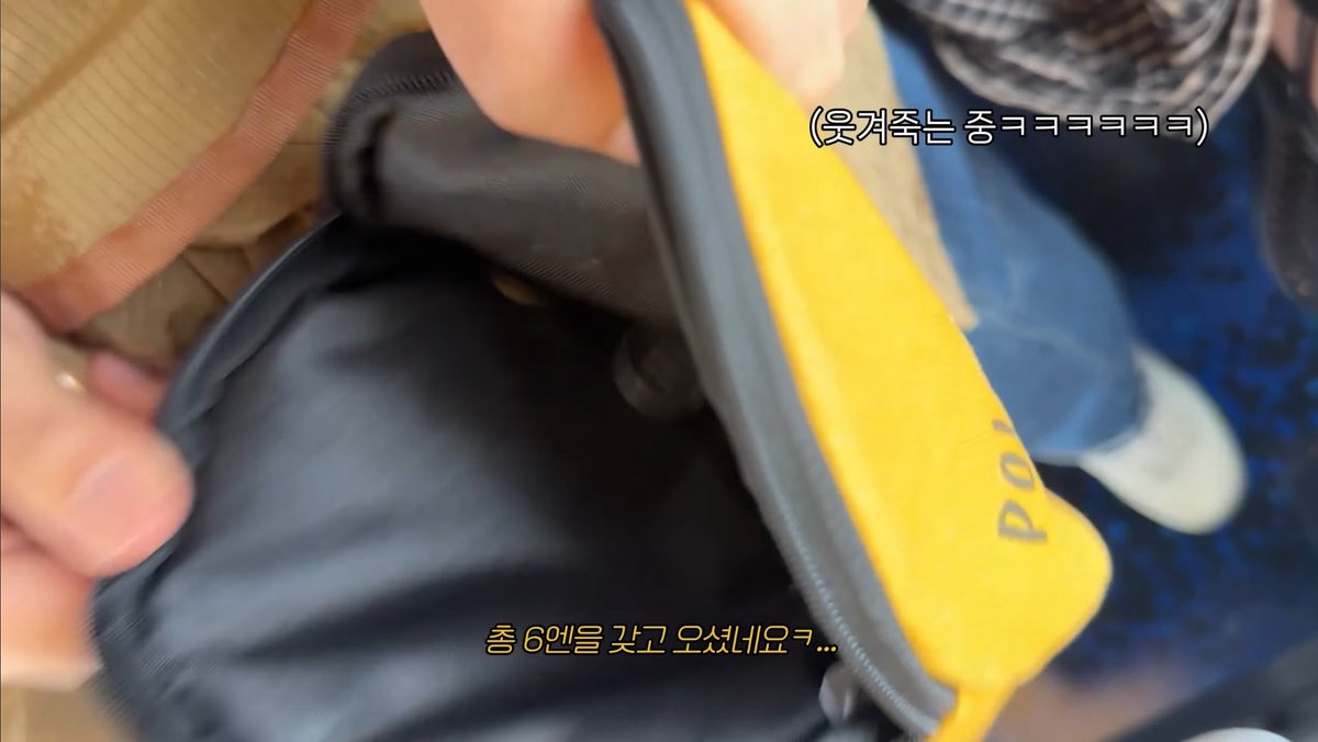 #SEULGI who flew economy to Japan carrying only a grand total of ¥6 in coins because she suddenly wanted to go and take photos.

"What could I possibly buy with this?"

😭

#슬기 <a href="/RVsmtown/">Red Velvet</a>